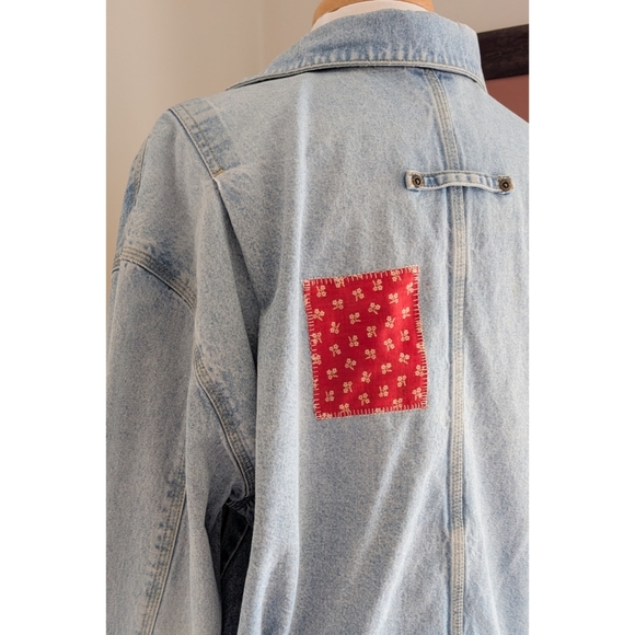 Reworked 90s LizWear Denim Jacket with Antique Floral Quilt Patch Applique - Picture 10 of 15